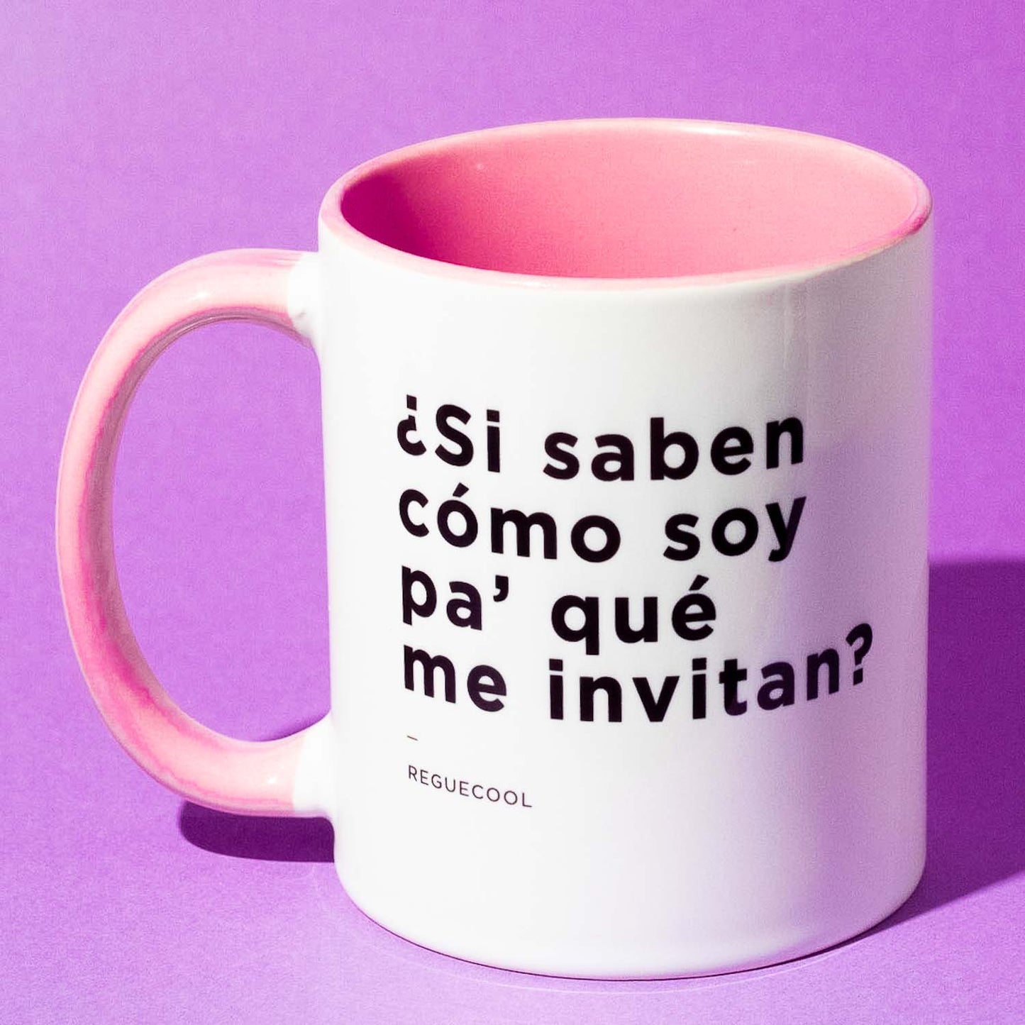 Taza Blanca con Interior y Asa Rosa | Elige tu frase de Reggaeton - Reguecool